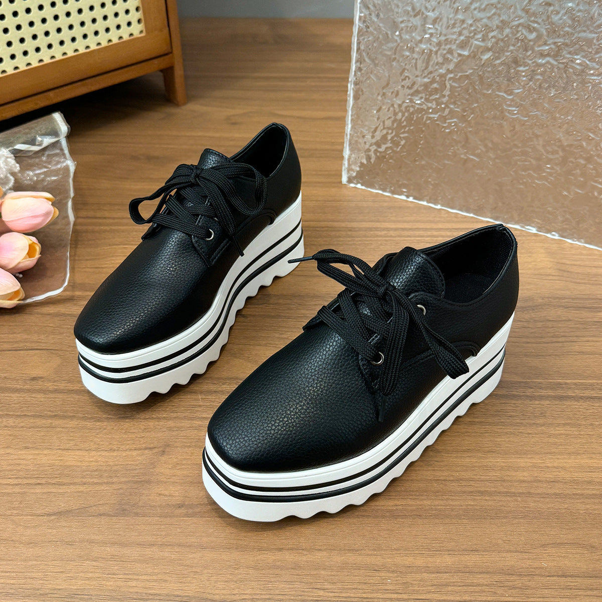 British Style Brogue Lace-up Square Toe Platform Pumps